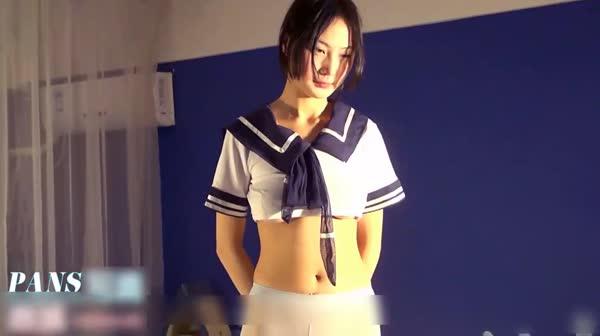 PANS美女嫩模木木罕见大胆私拍2V身材完美奶子又大又坚挺又饱满弹性十足一线天馒头B流出的白色分泌物让人兴奋1